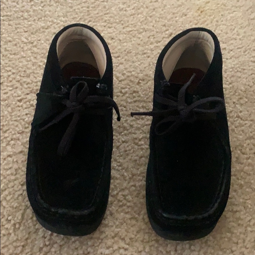 Boy’s wallabees